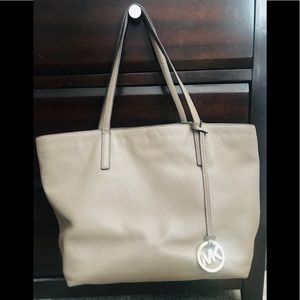Authentic Michael Kors Jet Set Tote